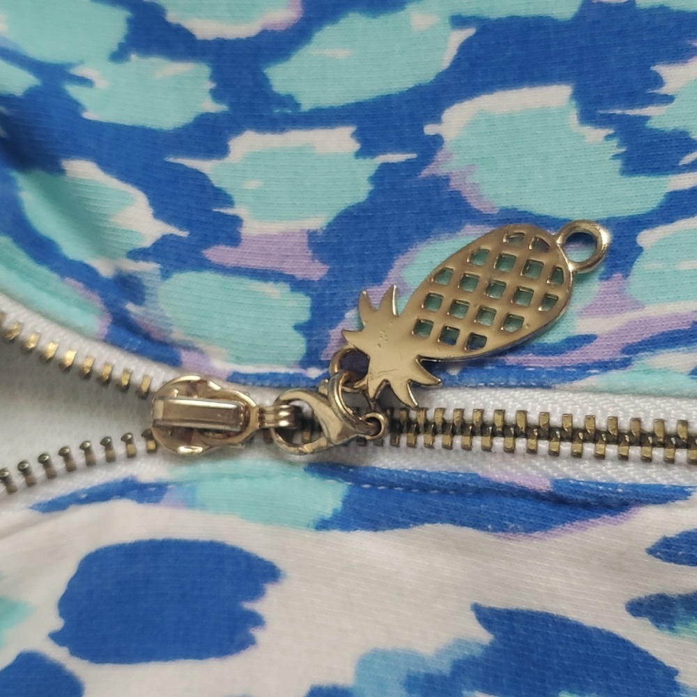 Lilly Pulitzer Pineapple Print Top in Women's  EUC - Picture 6 of 6